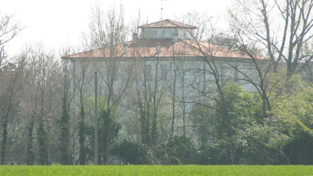 Villa Dei Tigli San Vicenzo di Galliera Buitenkant foto
